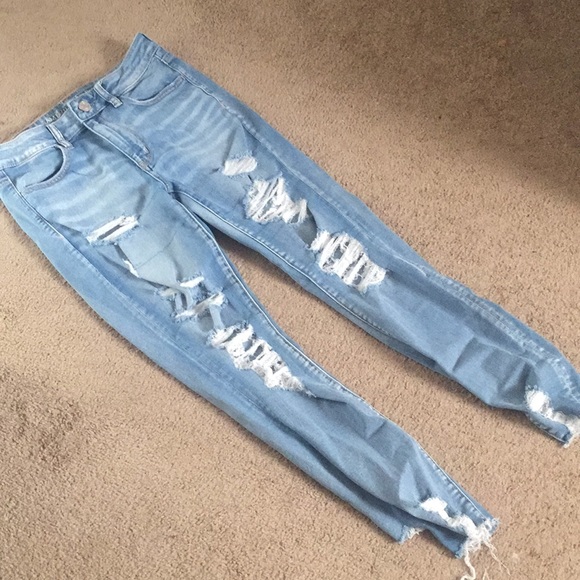 American Eagle Outfitters Pants - American eagle ripped jeans size 6